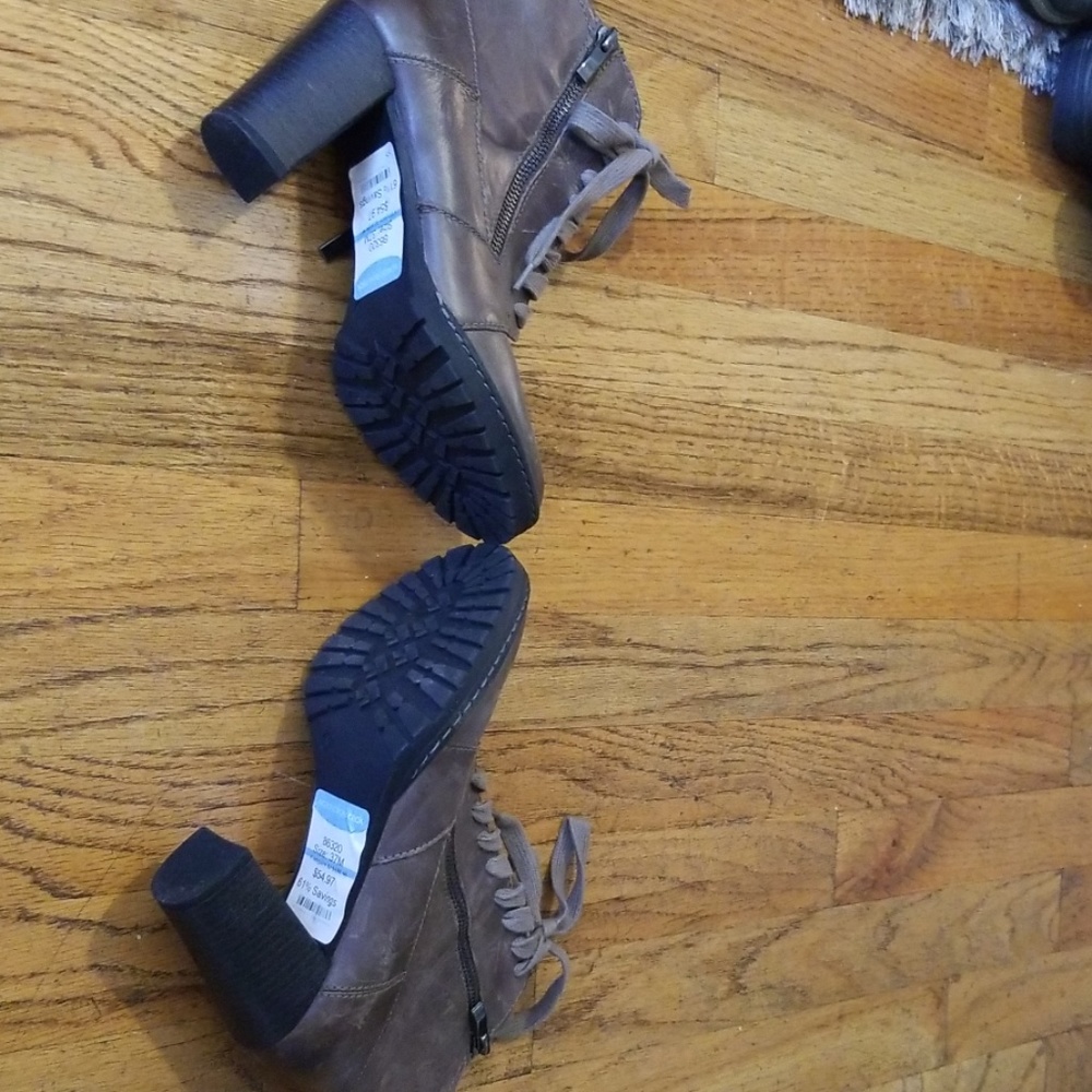 Boots - Picture 3 of 6